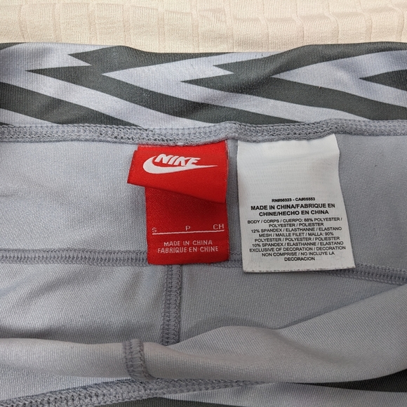 Nike Women's All Over Print AOP Striped Leggings Small Gray - Picture 6 of 9